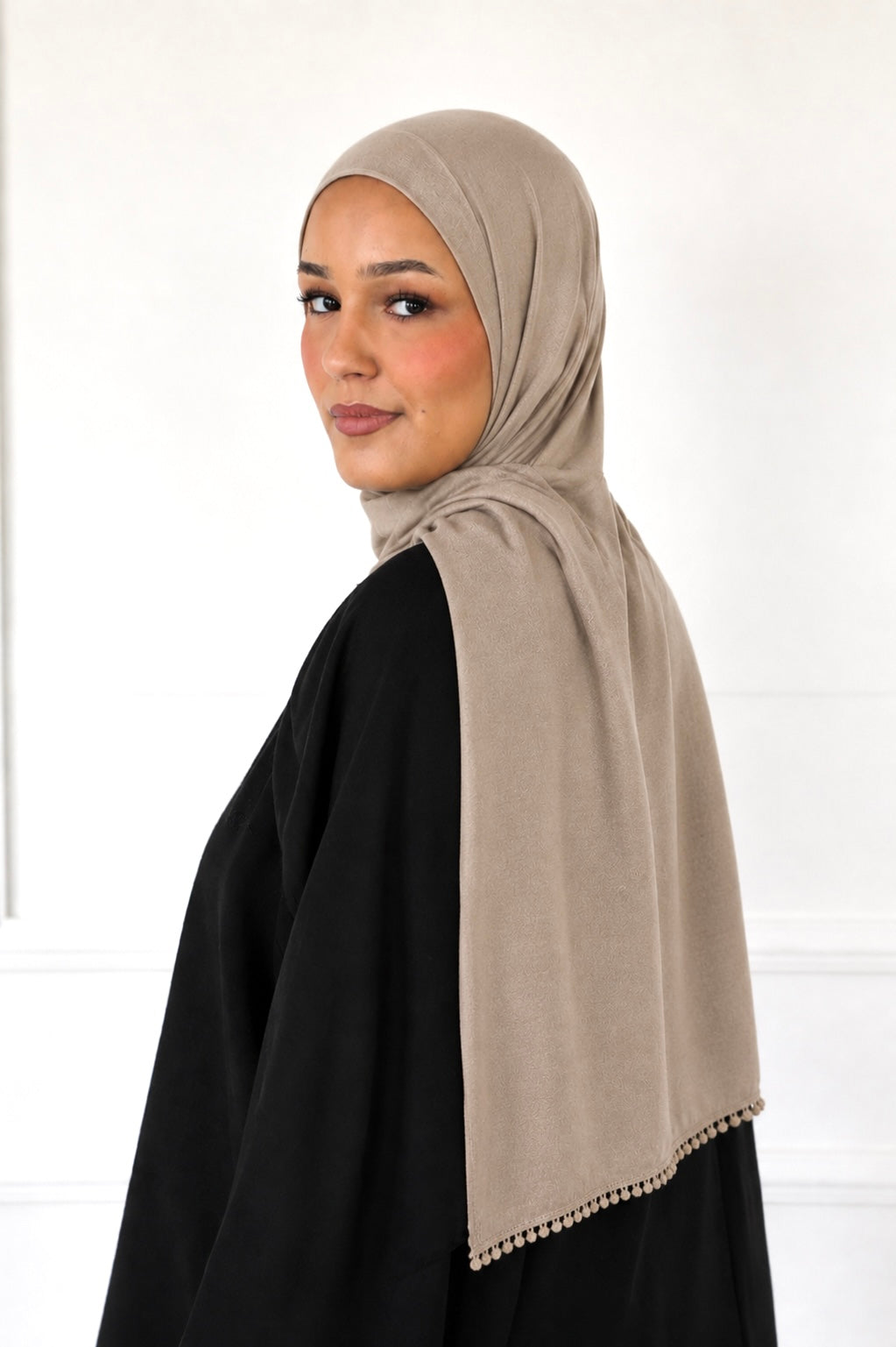 Bamboo scarf with lace detail