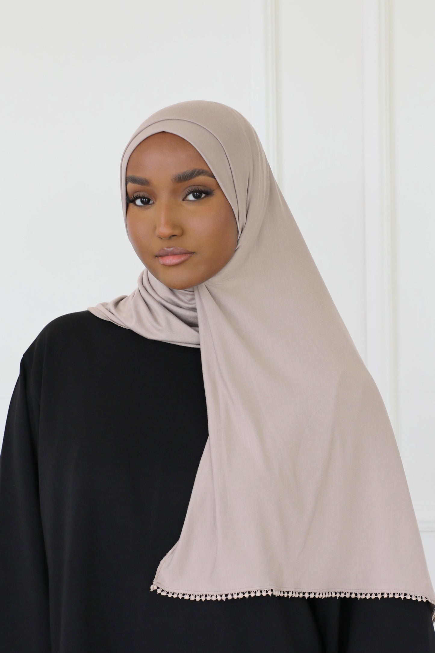 Bamboo scarf with lace detail