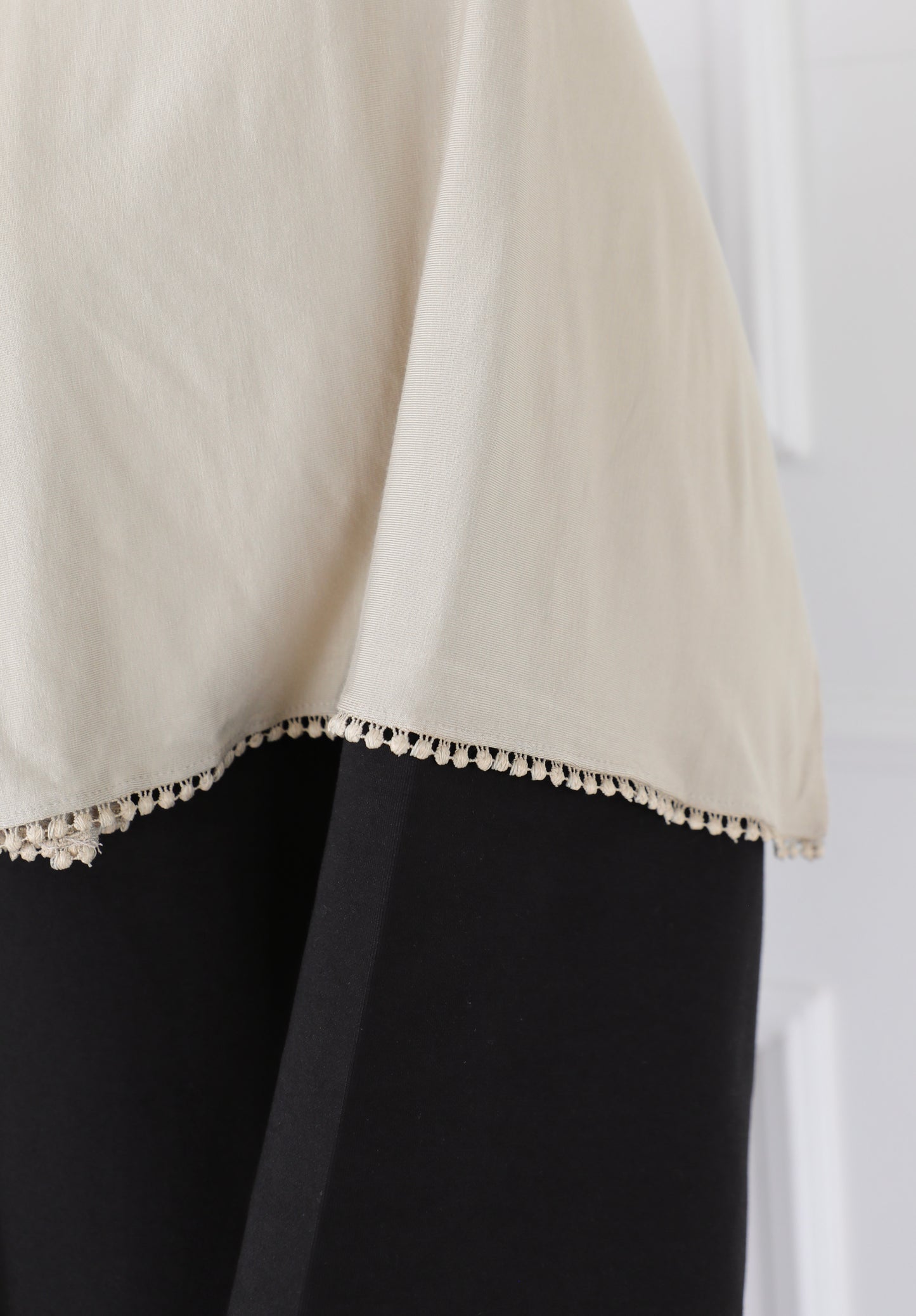 Bamboo scarf with lace detail
