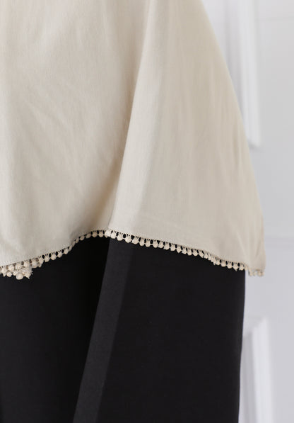 Bamboo scarf with lace detail