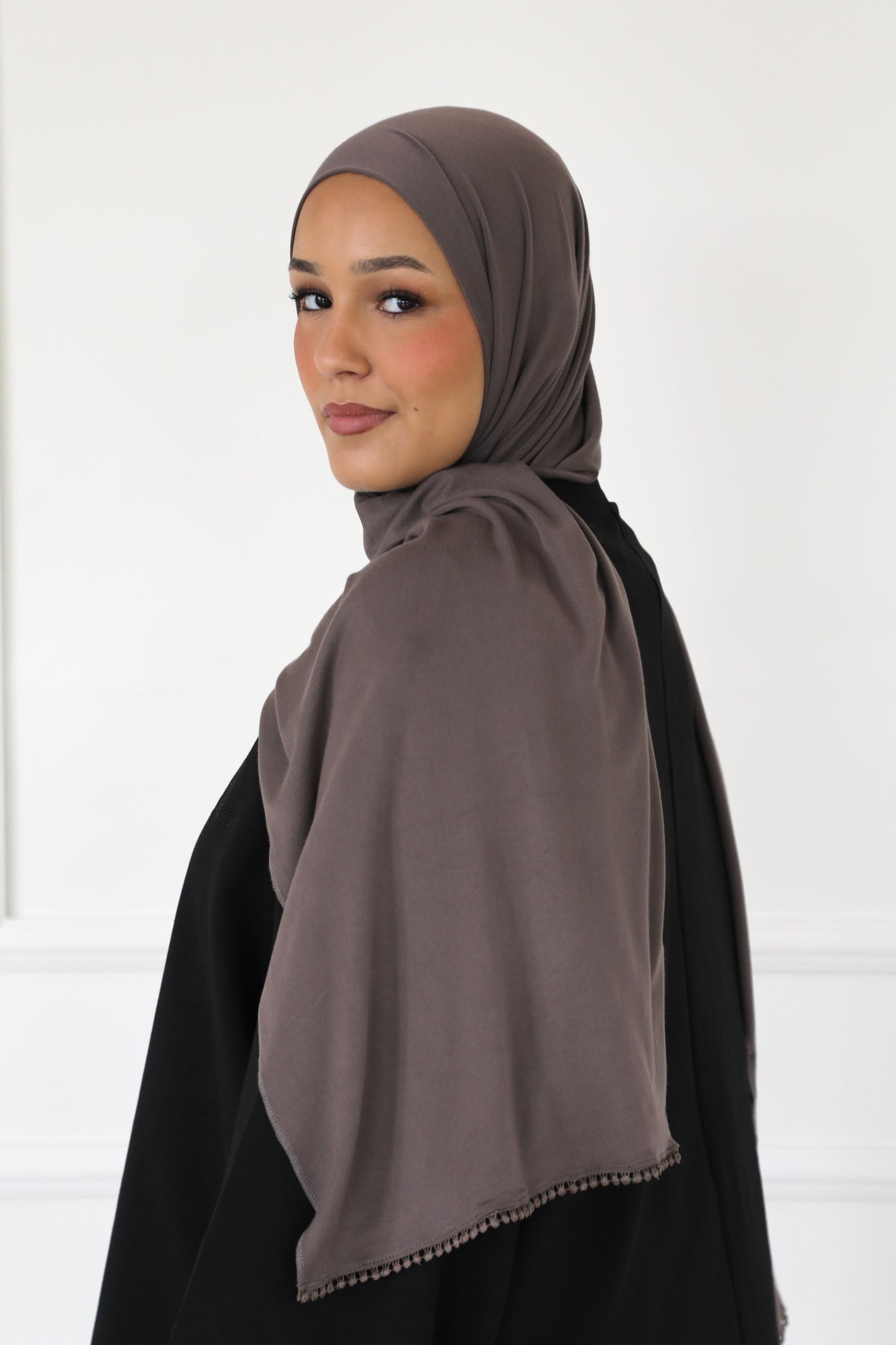 Bamboo scarf with with lace detail