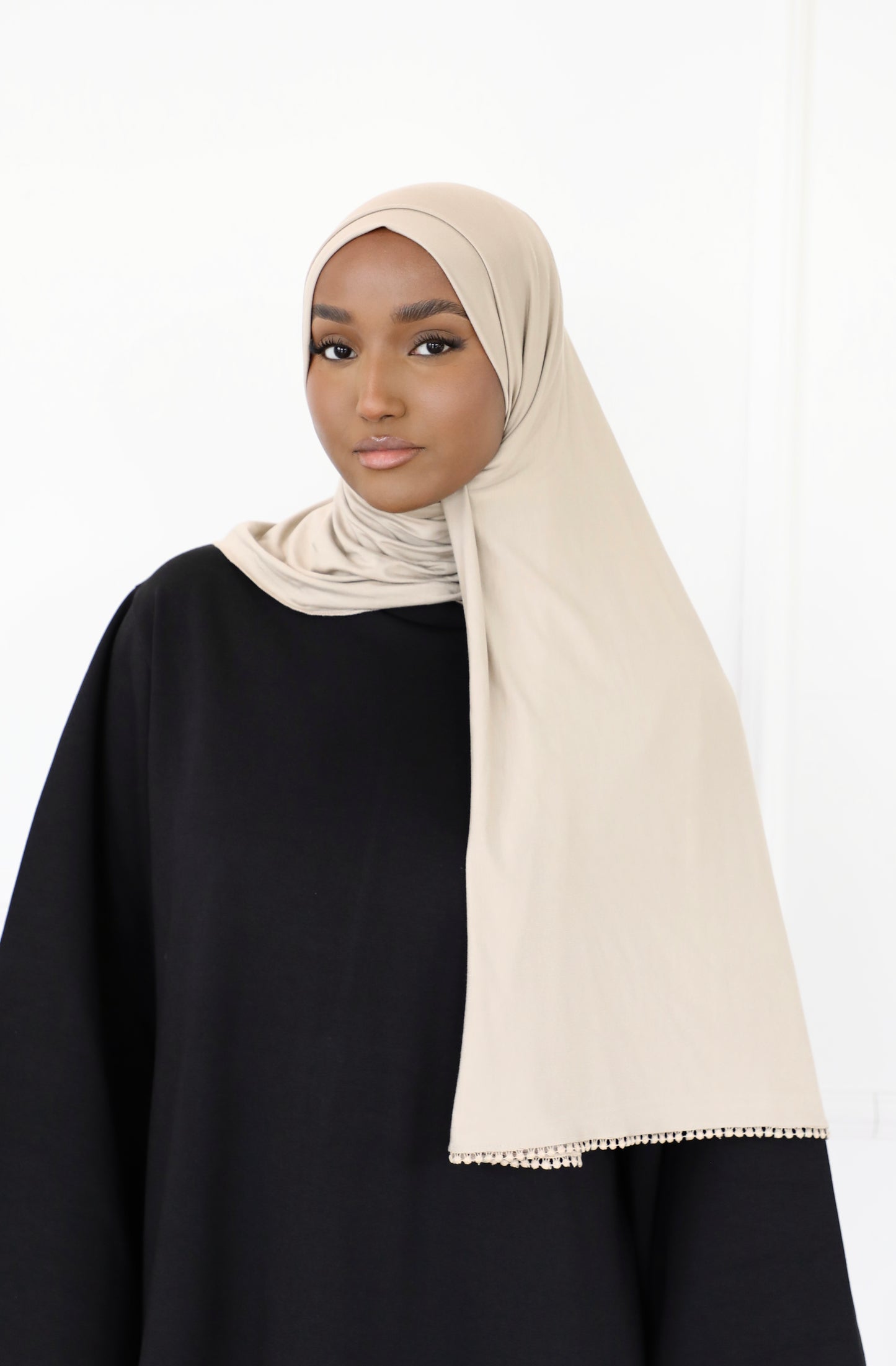 Bamboo scarf with lace detail
