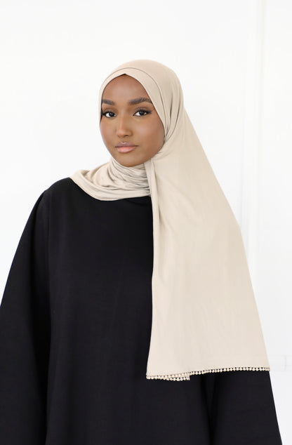 Bamboo scarf with lace detail