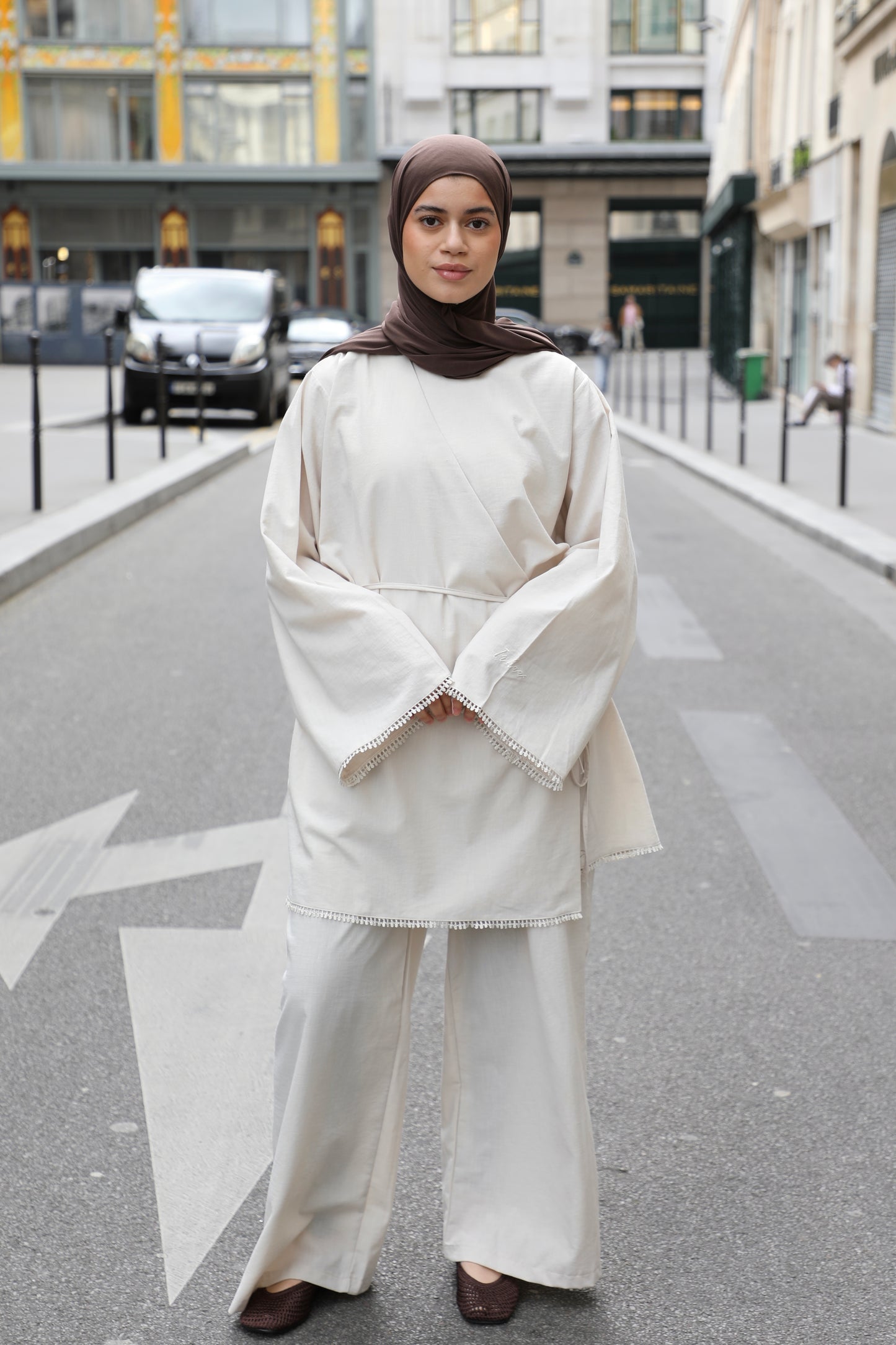 Linen set with lace detail