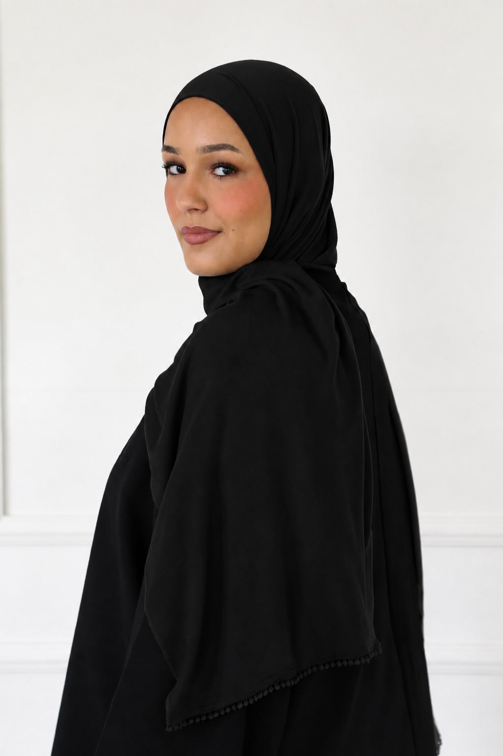 Bamboo scarf with lace detail
