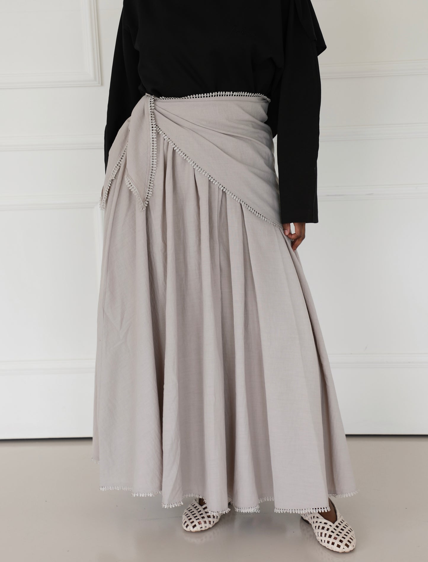 Skirt with lace detail & scarf