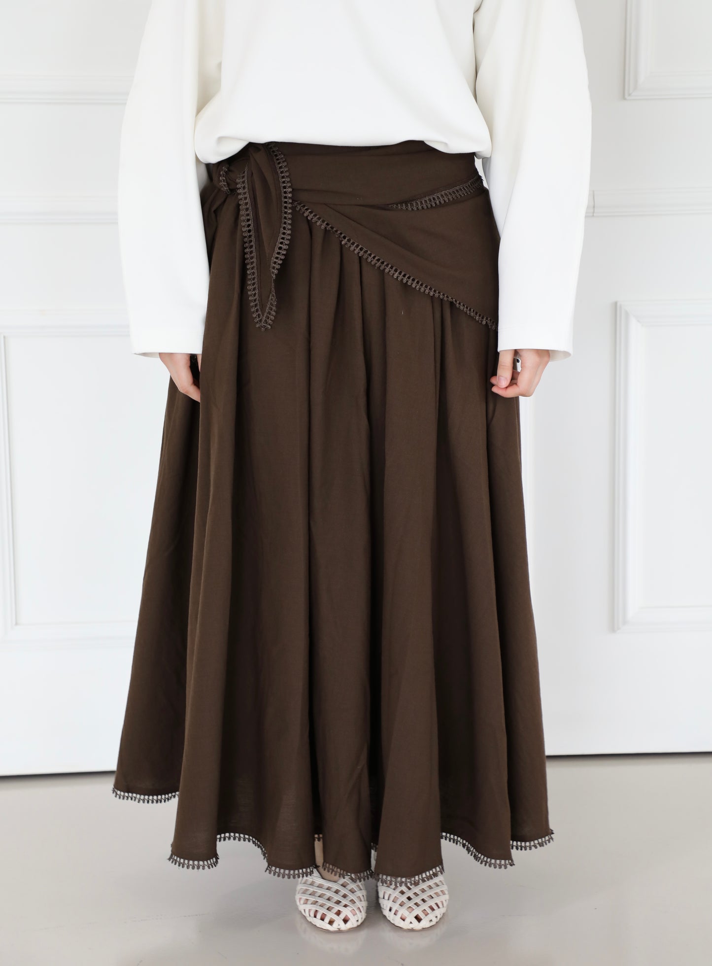 Skirt with lace detail & scarf