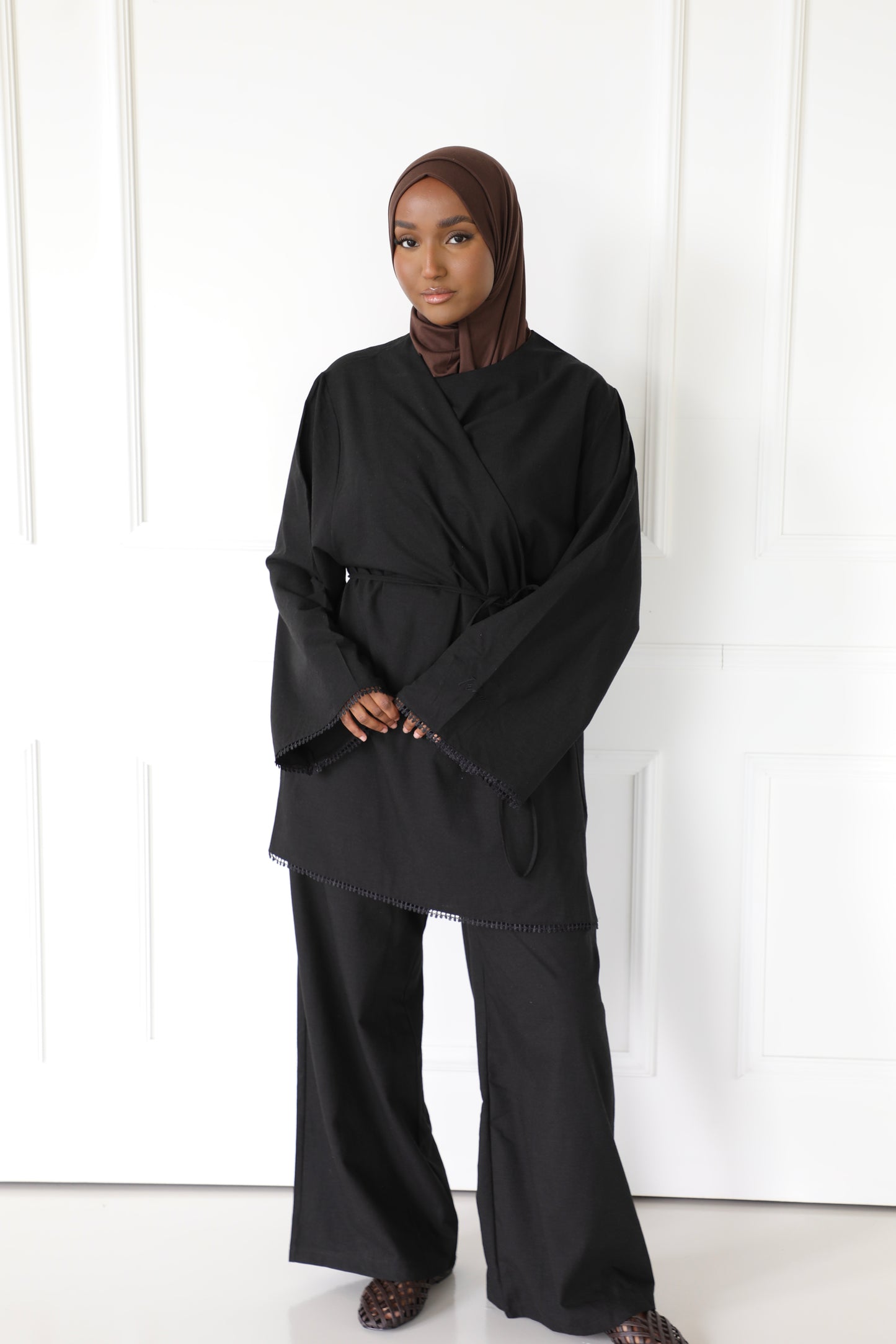 Linen set with lace detail